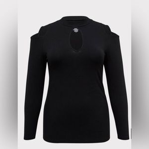 Torrid long sleeve cold shoulder black top in size 1X - Torrid Foxy fabric